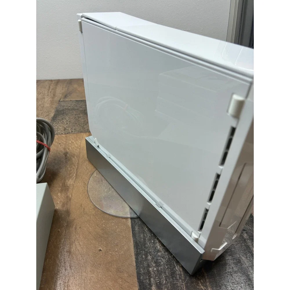 Nintendo Wii Console White Bundle RVL-001 2 Remotes 6 Games Gigaware Charger